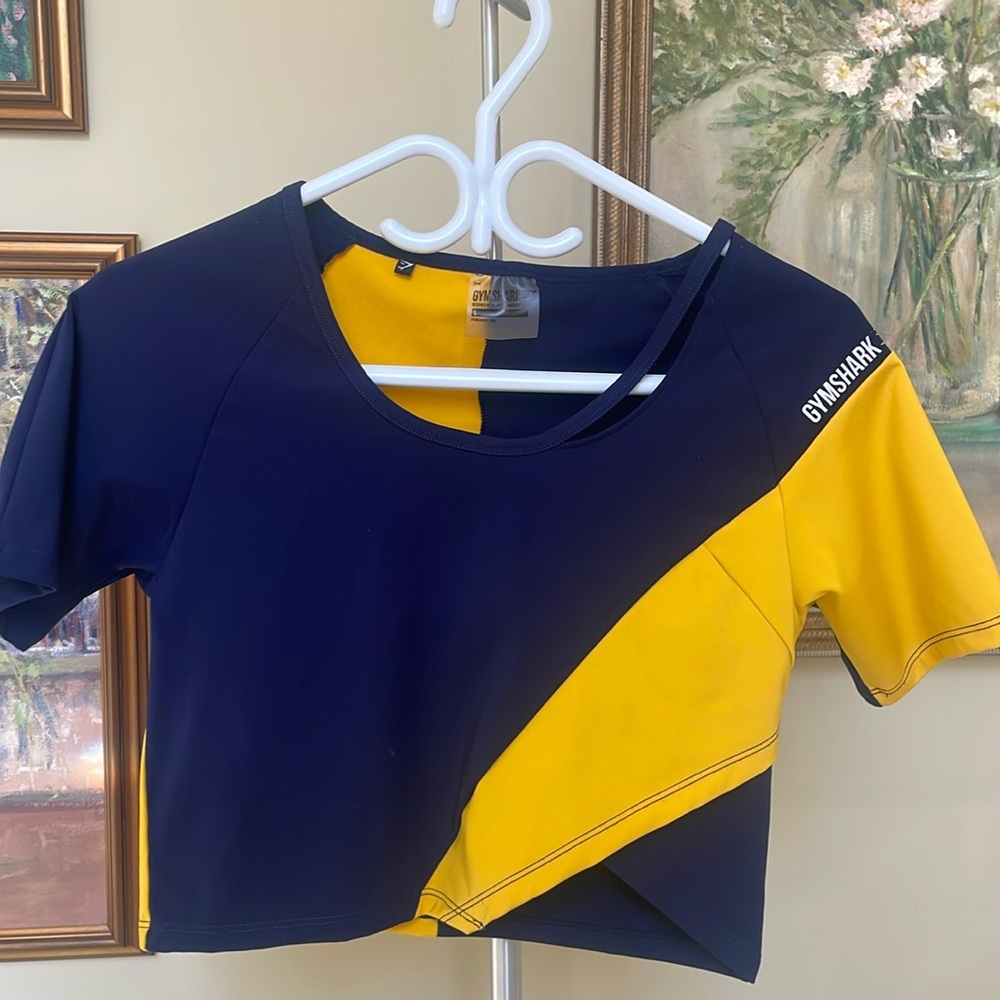 Gymshark Cropped Athletic Top - sz L  - navy gold - UBC, Queen's collegiate